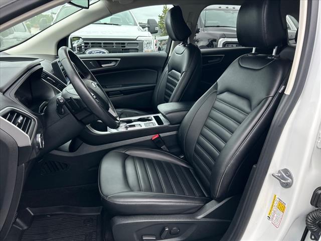 Photo of 2022 STAR WHITE Ford Edge