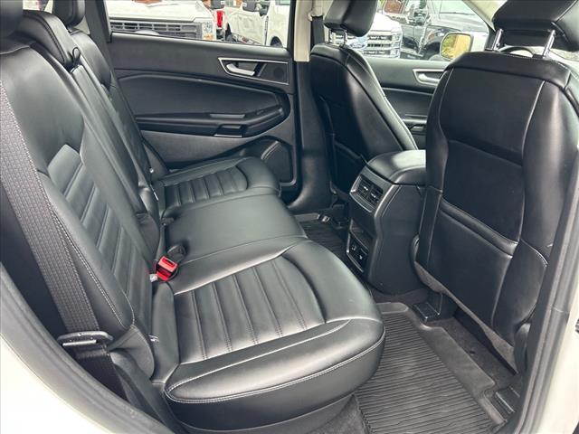Photo of 2022 STAR WHITE Ford Edge