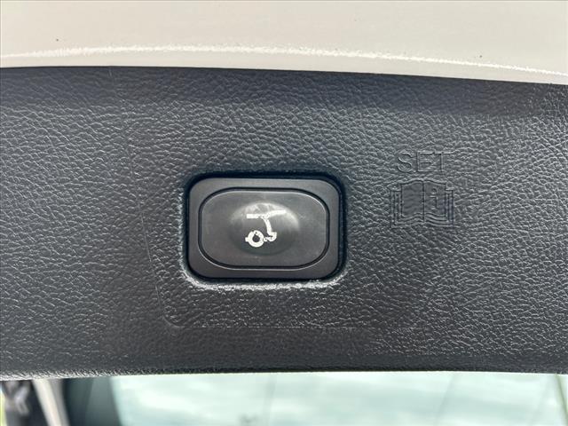Photo of 2022 STAR WHITE Ford Edge