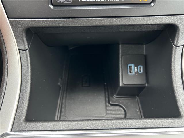 Photo of 2022 STAR WHITE Ford Edge