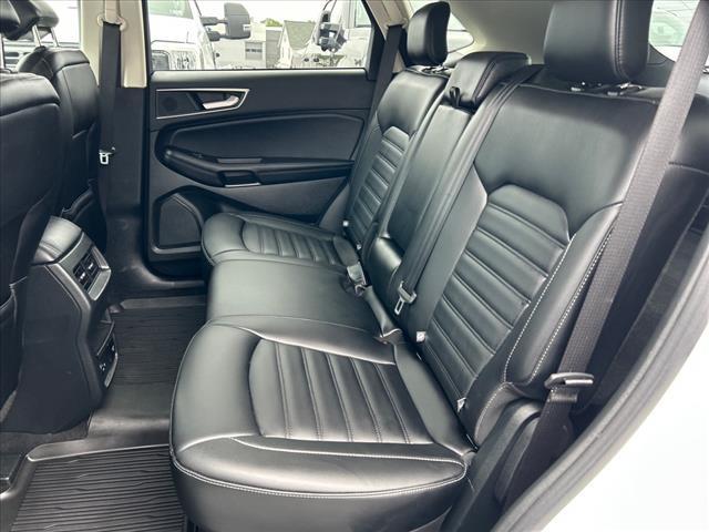 Photo of 2022 STAR WHITE Ford Edge