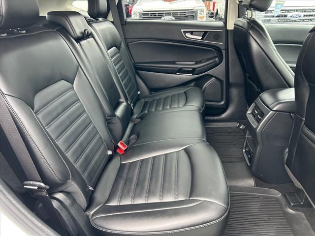 Photo of 2022 STAR WHITE Ford Edge