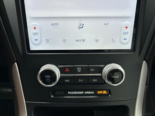 Photo of 2022 STAR WHITE Ford Edge