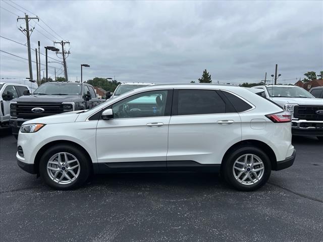 Photo of 2022 STAR WHITE Ford Edge