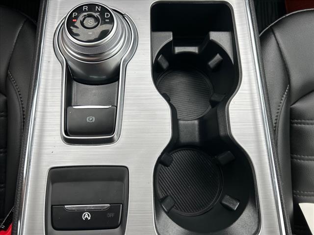 Photo of 2022 STAR WHITE Ford Edge