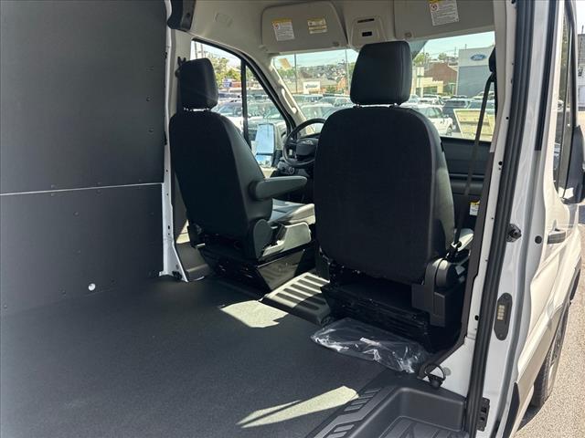 Photo of 2025 OXFORD WHITE Ford Transit-250