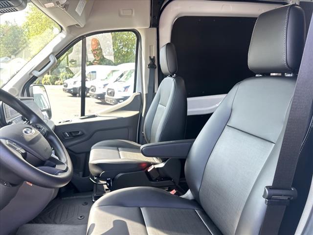Photo of 2025 OXFORD WHITE Ford Transit-250