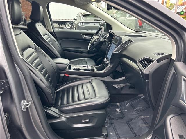Photo of 2022 Carbonized Gray Metallic Ford Edge