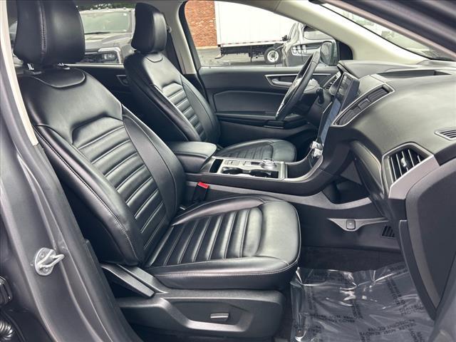 Photo of 2022 Carbonized Gray Metallic Ford Edge