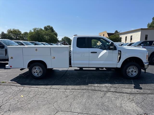 Photo of 2025 Oxford White Ford F-350
