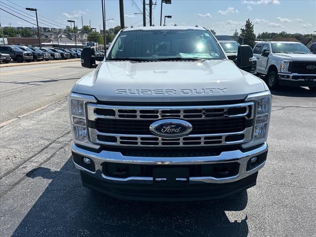 Photo of 2025 Oxford White Ford F-350
