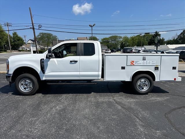 Photo of 2025 Oxford White Ford F-350