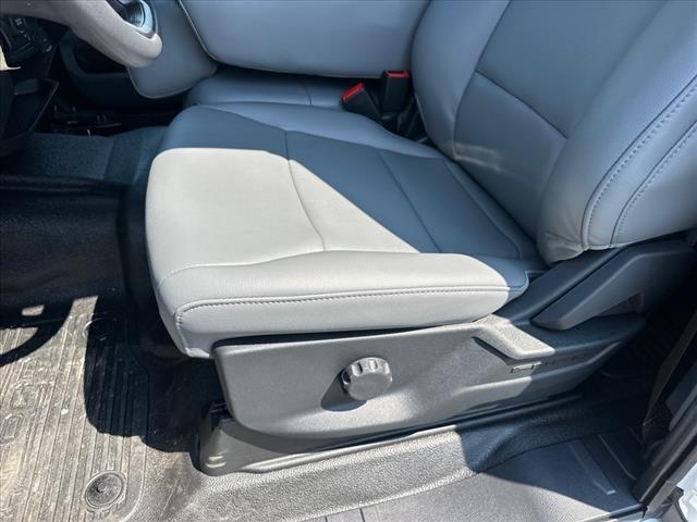 Photo of 2025 Oxford White Ford F-350