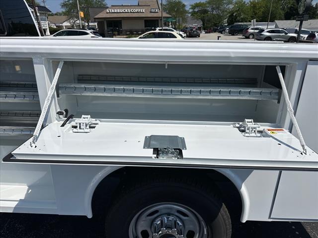 Photo of 2025 Oxford White Ford F-350