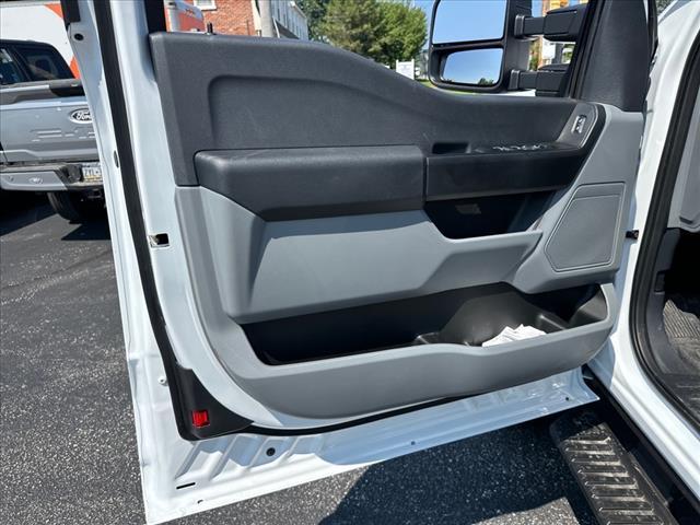Photo of 2025 Oxford White Ford F-350