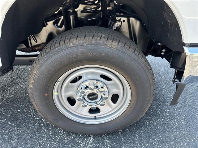 Photo of 2025 Oxford White Ford F-350