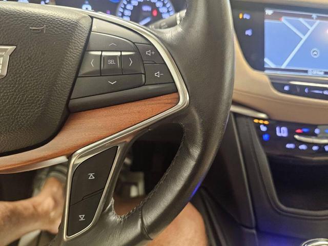 Photo of 2017 Crystal White Tricoat Cadillac XT5