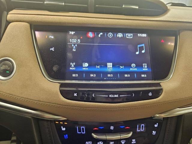 Photo of 2017 Crystal White Tricoat Cadillac XT5