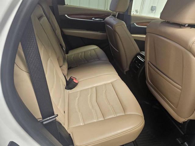 Photo of 2017 Crystal White Tricoat Cadillac XT5