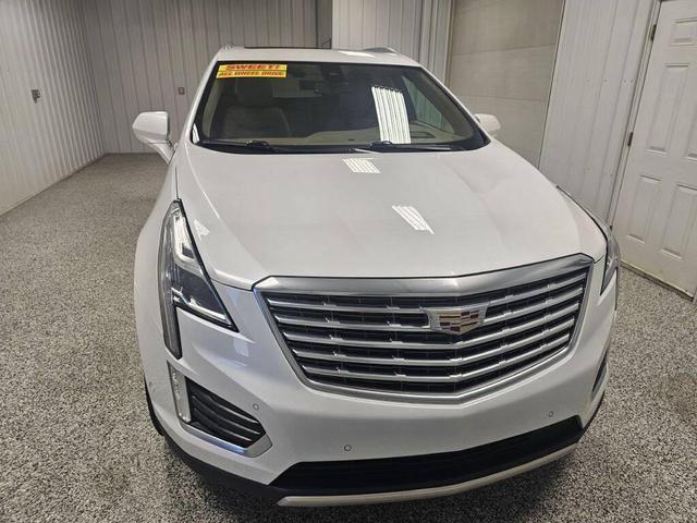 Photo of 2017 Crystal White Tricoat Cadillac XT5