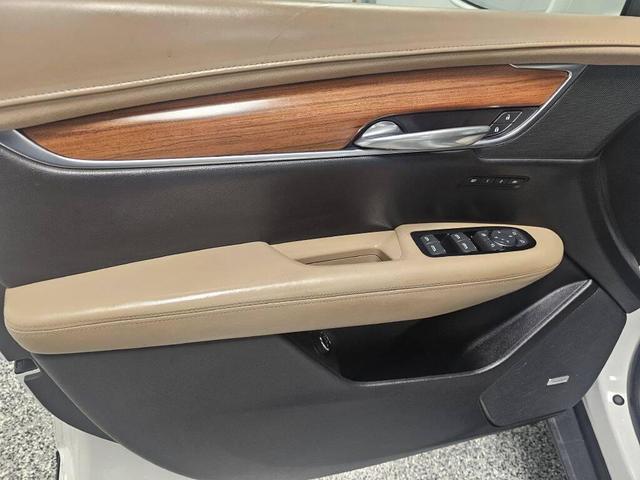 Photo of 2017 Crystal White Tricoat Cadillac XT5