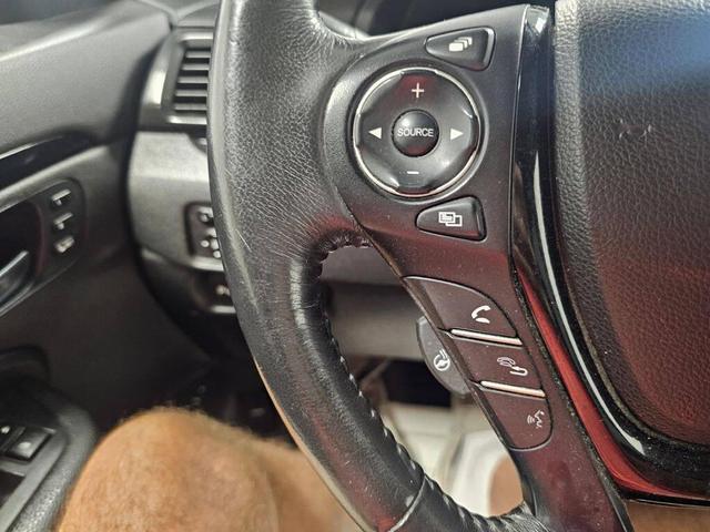 Photo of 2016 Lunar Silver Metallic Honda Pilot