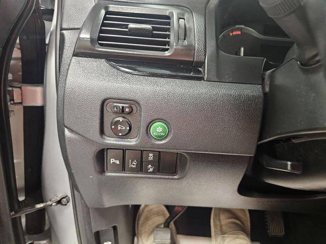 Photo of 2016 Lunar Silver Metallic Honda Pilot