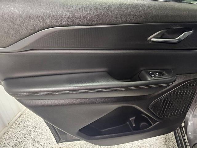 Photo of 2024 Baltic Gray Metallic Clearcoat Jeep Grand Cherokee L