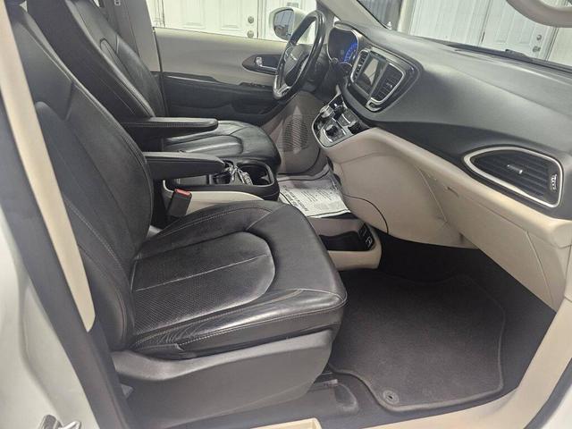 Photo of 2019 WHITE Chrysler Pacifica
