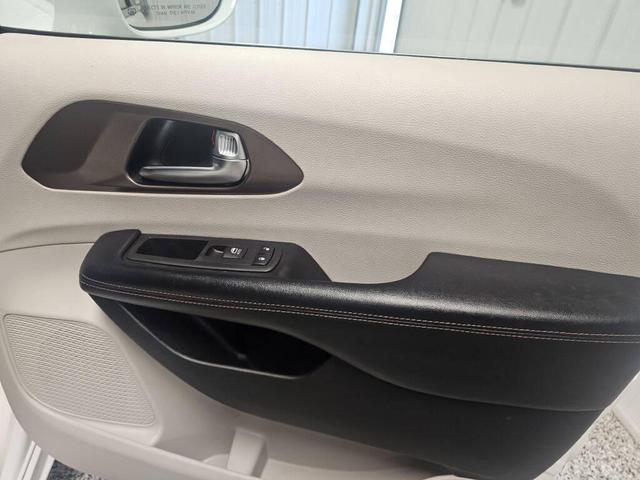 Photo of 2019 WHITE Chrysler Pacifica
