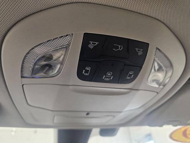 Photo of 2019 WHITE Chrysler Pacifica