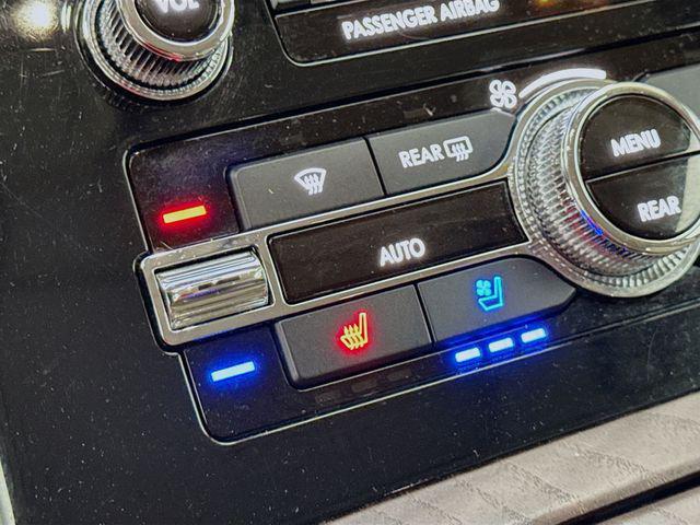 Photo of 2020 Ceramic White Lincoln Navigator