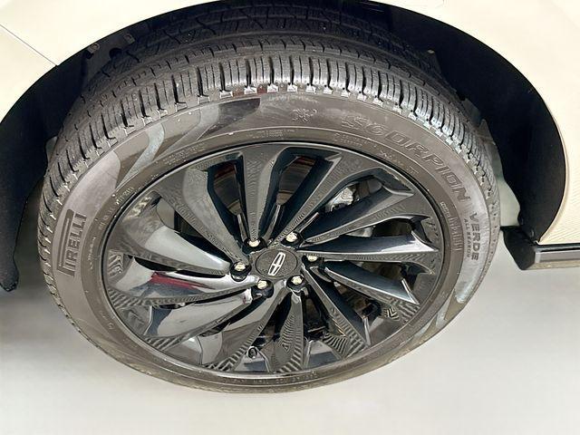 Photo of 2020 Ceramic White Lincoln Navigator