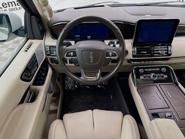Photo of 2020 Ceramic White Lincoln Navigator