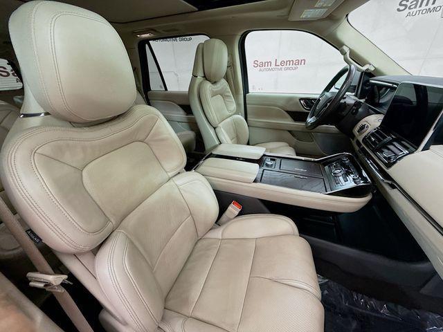 Photo of 2020 Ceramic White Lincoln Navigator