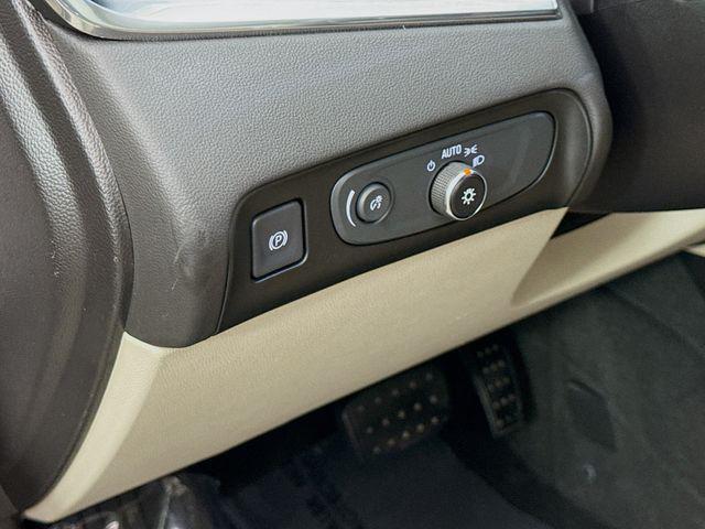 Photo of 2019 White Frost Tricoat Buick Enclave
