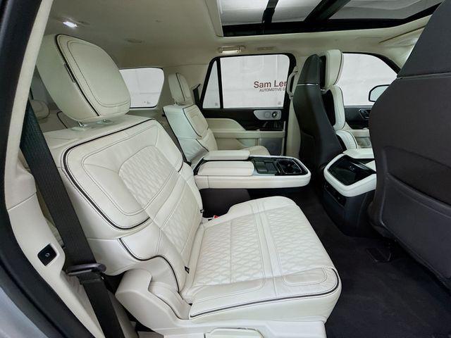 Photo of 2024 Silver Radiance Metallic Clearcoat Lincoln Navigator