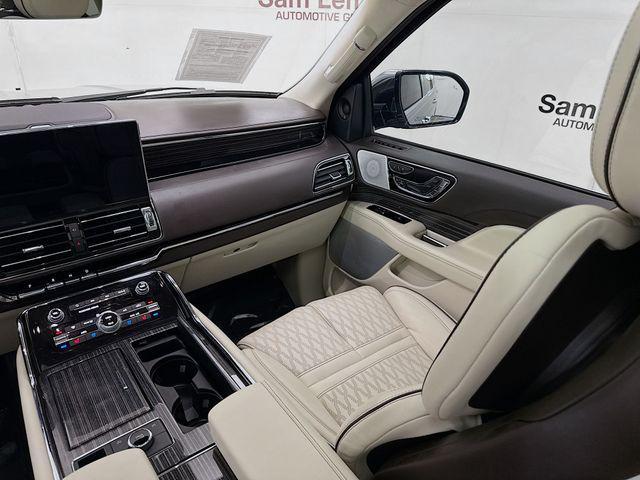Photo of 2024 Silver Radiance Metallic Clearcoat Lincoln Navigator