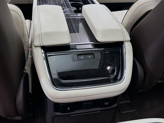 Photo of 2024 Silver Radiance Metallic Clearcoat Lincoln Navigator