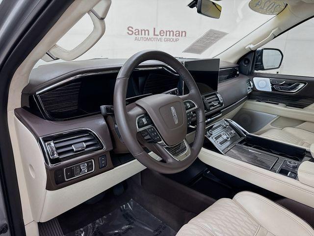 Photo of 2024 Silver Radiance Metallic Clearcoat Lincoln Navigator