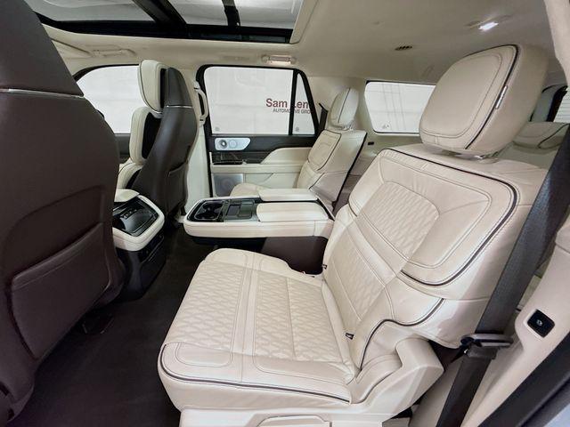 Photo of 2024 Silver Radiance Metallic Clearcoat Lincoln Navigator