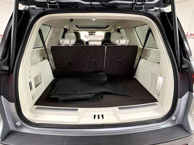Photo of 2024 Silver Radiance Metallic Clearcoat Lincoln Navigator