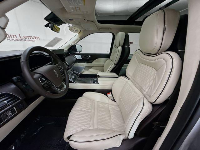 Photo of 2024 Silver Radiance Metallic Clearcoat Lincoln Navigator