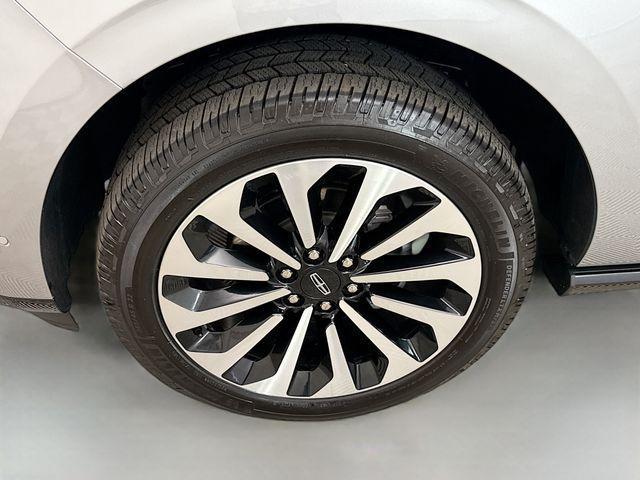 Photo of 2024 Silver Radiance Metallic Clearcoat Lincoln Navigator