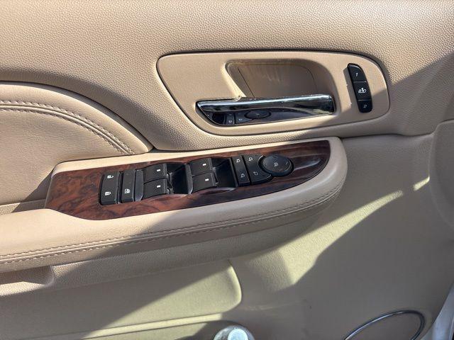 Photo of 2009 White Diamond Clearcoat Cadillac Escalade EXT