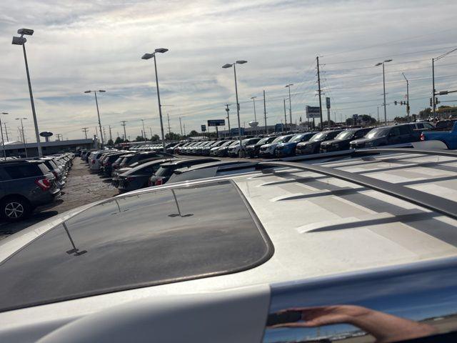 Photo of 2009 White Diamond Clearcoat Cadillac Escalade EXT