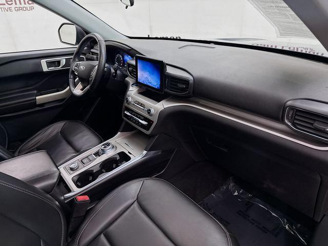 Photo of 2021 Atlas Blue Metallic Ford Explorer