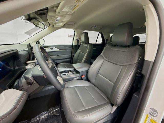 Photo of 2025 Star White Metallic Tri-Coat Ford Explorer