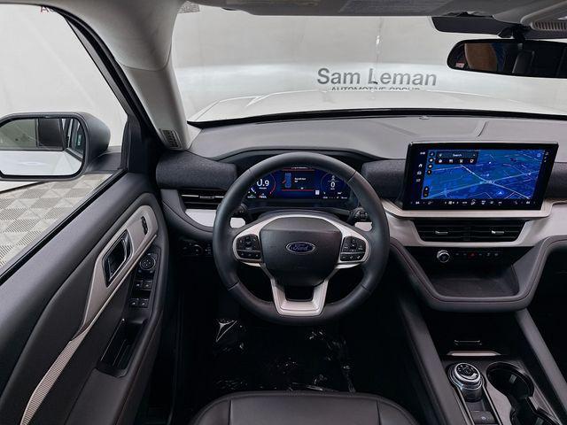 Photo of 2025 Star White Metallic Tri-Coat Ford Explorer