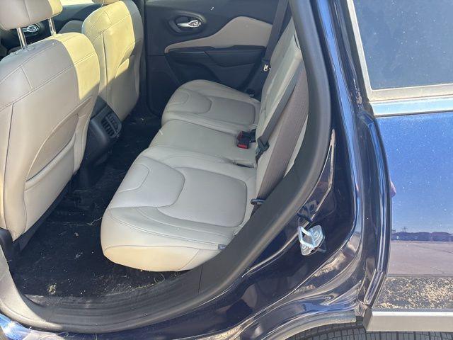 Photo of 2016 True Blue Pearlcoat Jeep Cherokee